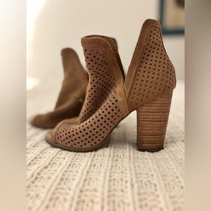 Open-toed booties from LUCKY BRAND! 🍀 Brown suede, pre-loved condition, SIZE 6